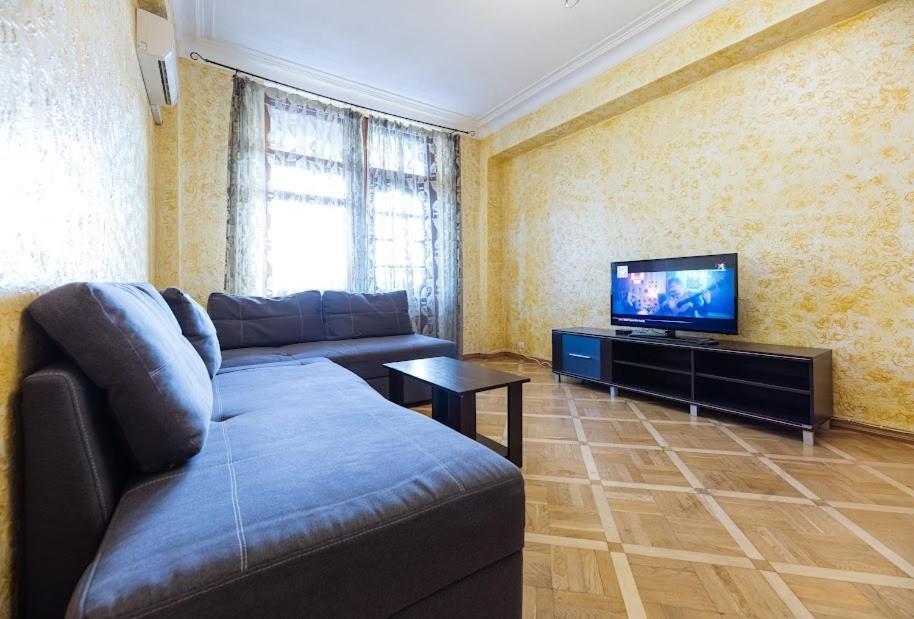 911 Apartments Antonovichа Kiev Ngoại thất bức ảnh