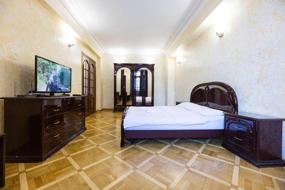911 Apartments Antonovichа Kiev Ngoại thất bức ảnh
