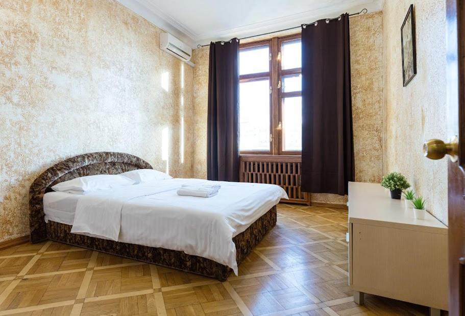 911 Apartments Antonovichа Kiev Ngoại thất bức ảnh