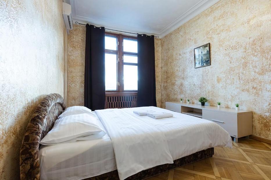 911 Apartments Antonovichа Kiev Ngoại thất bức ảnh