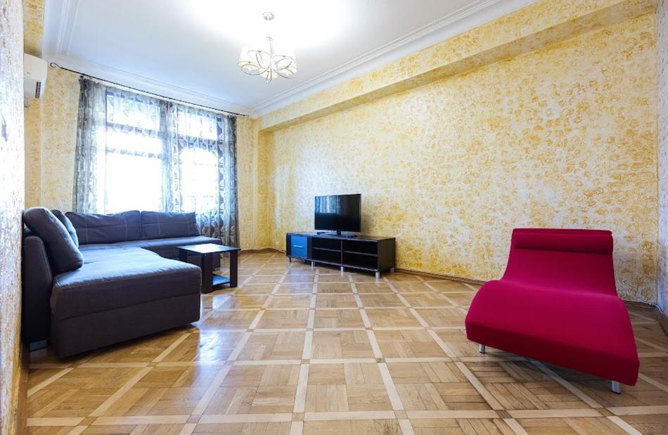 911 Apartments Antonovichа Kiev Ngoại thất bức ảnh