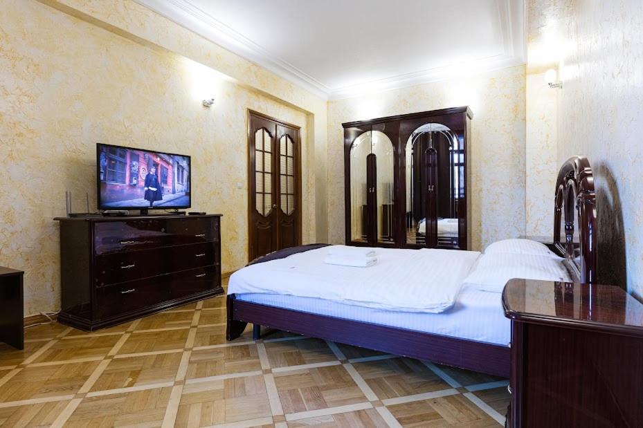 911 Apartments Antonovichа Kiev Ngoại thất bức ảnh
