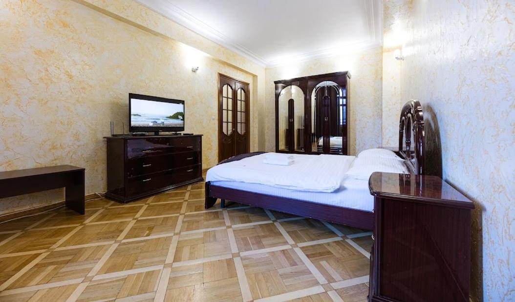 911 Apartments Antonovichа Kiev Ngoại thất bức ảnh