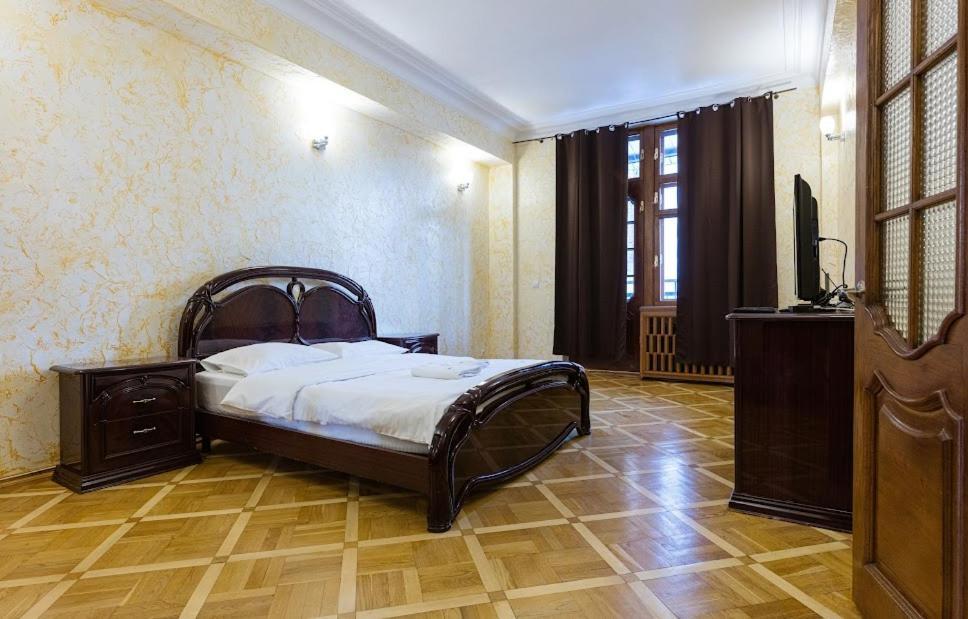 911 Apartments Antonovichа Kiev Ngoại thất bức ảnh