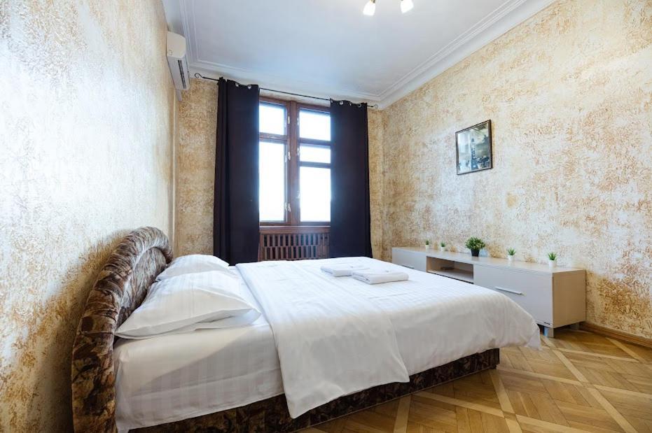 911 Apartments Antonovichа Kiev Ngoại thất bức ảnh