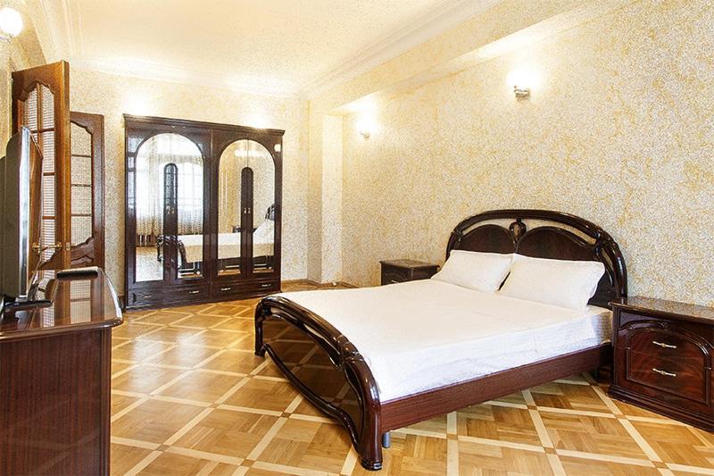 911 Apartments Antonovichа Kiev Ngoại thất bức ảnh